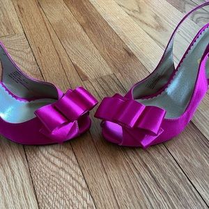 Fuschia Satin Dress Shoes. Size 6.5.